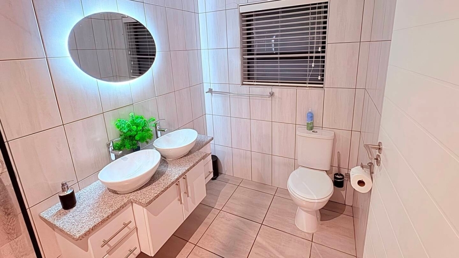 5 Bedroom Property for Sale in Reebok Western Cape